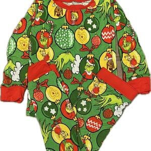12-18 Showstoppers Grinch Long Sleeve Pajamas
